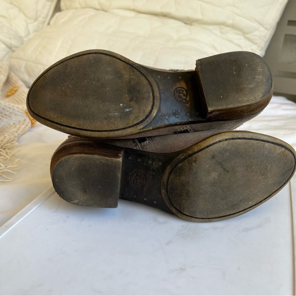 Lucky Brand Bartalino Suede Zip Booties Size 8 Taupe - Picture 4 of 8